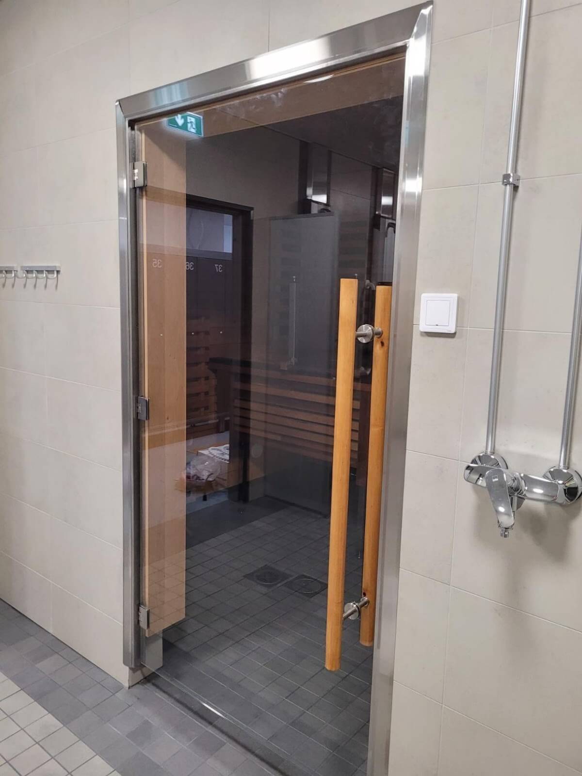 Metallinen saunan ovi